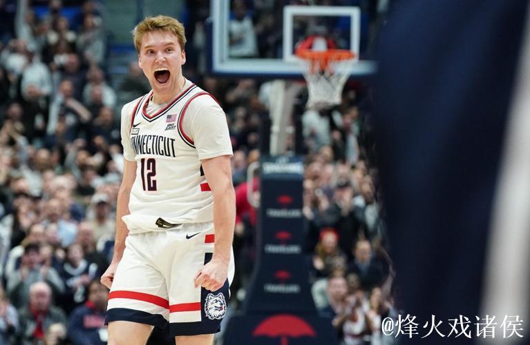 最佳射手?卡姆-斯潘塞近两战,投篮19中15、三分16中13 最佳射手?卡姆-斯潘塞近两战,投篮19中15、三分16中13