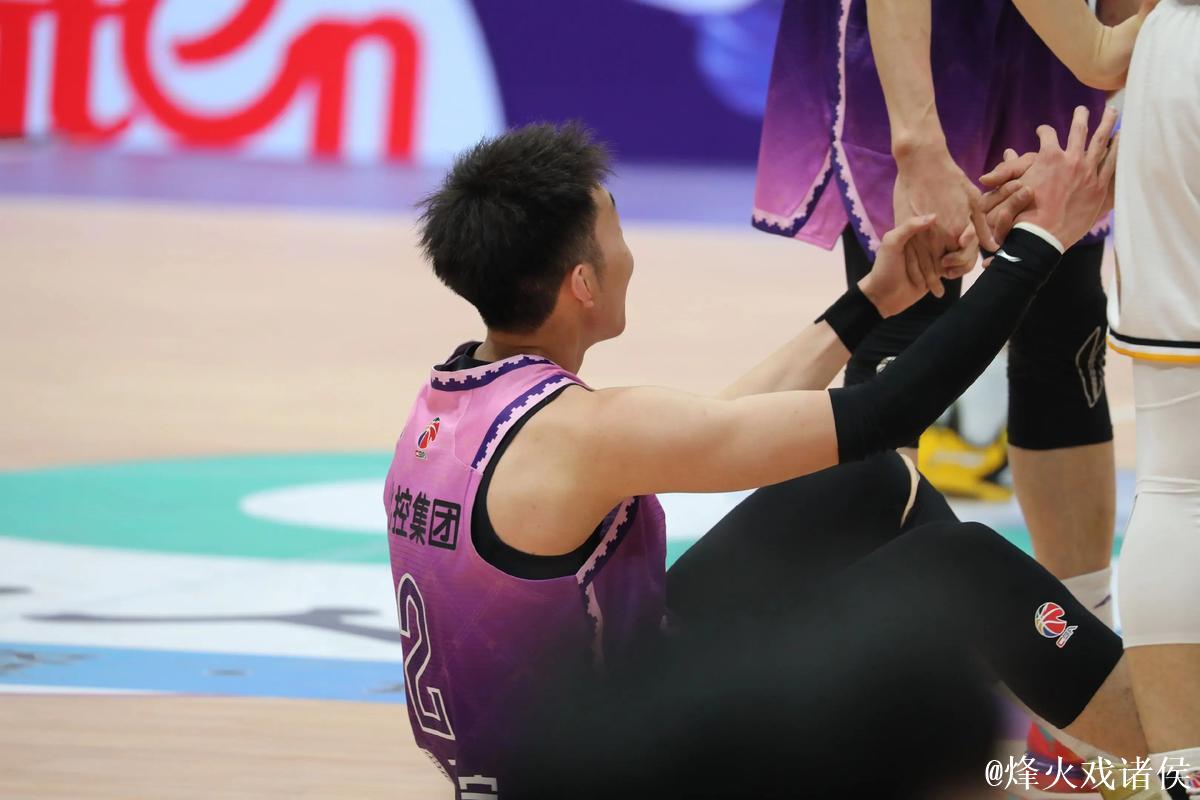 廖三宁17+6杨瀚森5中0 中国男篮不敌马刺