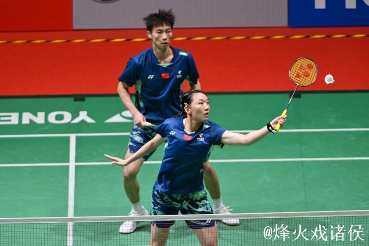 马来西亚羽毛球公开赛：国羽混双三对组合晋级8强
